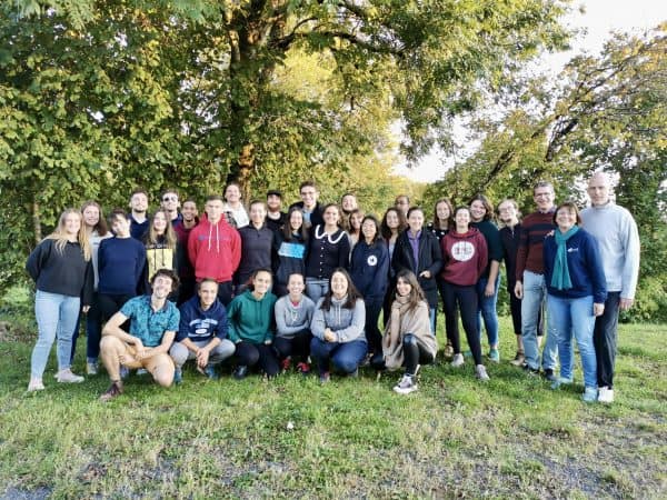 Photo de groupe des étudiants chrétiens de Lyon en Week-end avec Agapé